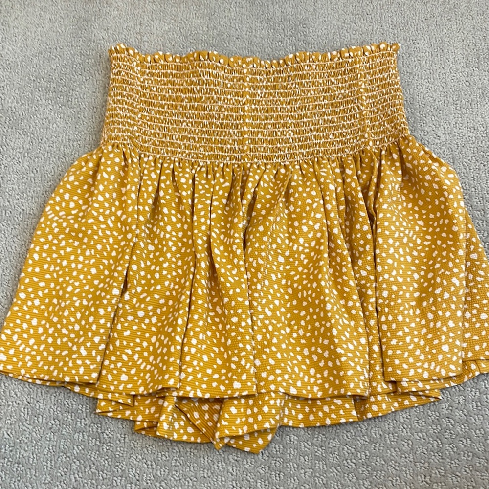 Koch yellow and white spot skirt
